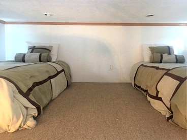Family Cabin with Mountain Views in Alaska - Cooper Landing, Alaska - glamping.directory