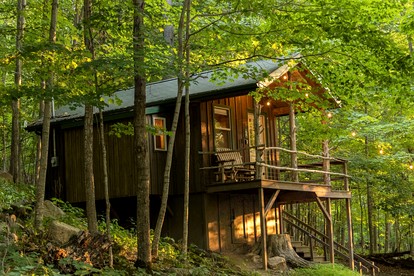 Treehouse Cabin in Riverton, WV - US, West Virginia - glamping.directory