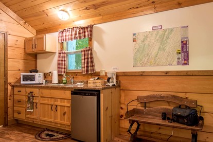 Treehouse Cabin in Riverton, WV - US, West Virginia - glamping.directory