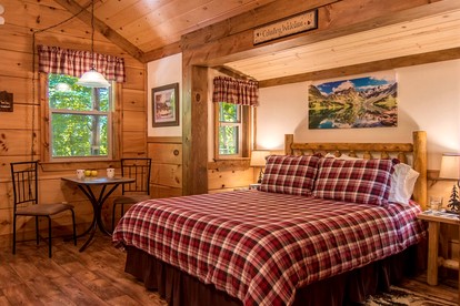 Treehouse Cabin in Riverton, WV - US, West Virginia - glamping.directory