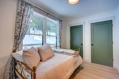 Bright and Airy A-Frame for a Relaxing Mountain Getaway in Conway, New Hampshire - Conway, New Hampshire - glamping.directory