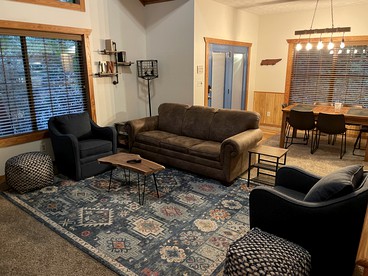 Idyllic Rental Cabin with Hot Tub, Deck, and Pool Table near Smoky Mountains and Gatlinburg, Tennessee - Gatlinburg, Tennessee - glamping.directory