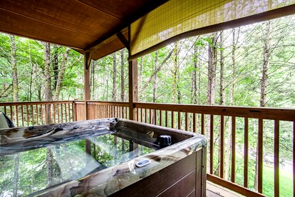 Idyllic Rental Cabin with Hot Tub, Deck, and Pool Table near Smoky Mountains and Gatlinburg, Tennessee - Gatlinburg, Tennessee - glamping.directory