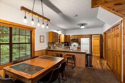 Idyllic Rental Cabin with Hot Tub, Deck, and Pool Table near Smoky Mountains and Gatlinburg, Tennessee - Gatlinburg, Tennessee - glamping.directory