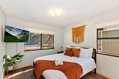 Cozy Mountain Cabin with Outdoor Spa, Bar, and Pool Table Near Big Bear Lake, CA - Big Bear Lake, California - glamping.directory