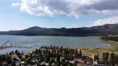 Cozy Mountain Cabin with Outdoor Spa, Bar, and Pool Table Near Big Bear Lake, CA - Big Bear Lake, California - glamping.directory