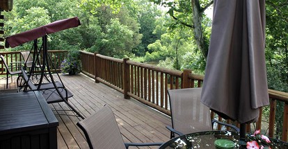 Riverside Log Cabin Perfect for a Secluded Getaway near Kalamazoo, Michigan - Centreville, Michigan - glamping.directory