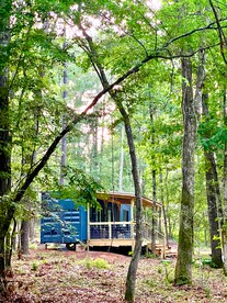 Minimalist Luxury: Fully Equipped Modern Container, Hidden Getaway near Lake Livingston, TX - Polk County, Texas - glamping.directory