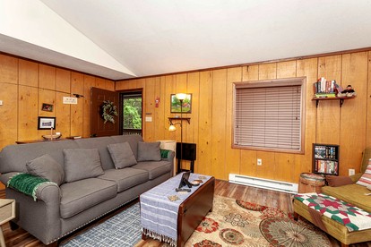 Secluded Mountain Cabin Hideaway near Luray Caverns in Virginia’s Majestic Massanutten Range - Luray, Virginia - glamping.directory