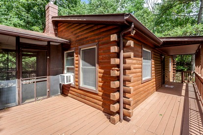 Secluded Mountain Cabin Hideaway near Luray Caverns in Virginia’s Majestic Massanutten Range - Luray, Virginia - glamping.directory