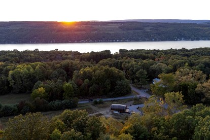 Cozy Wine Barrel Stay with Fire Pit on Keuka Lake Wine Trail near Penn Yan, New York - Penn Yan, New York - glamping.directory