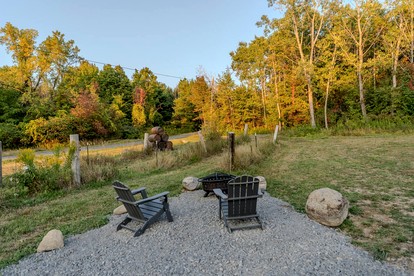 Cozy Wine Barrel Stay with Fire Pit on Keuka Lake Wine Trail near Penn Yan, New York - Penn Yan, New York - glamping.directory