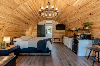 Cozy Wine Barrel Stay with Fire Pit on Keuka Lake Wine Trail near Penn Yan, New York - Penn Yan, New York - glamping.directory