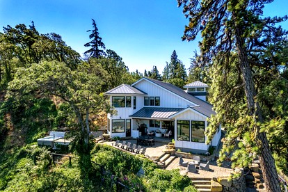 Pure Glamping Cottage with Breathtaking Views and Hot-tub in Hood River, Oregon - glamping.directory