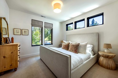 Pure Glamping Cottage with Breathtaking Views and Hot-tub in Hood River, Oregon - Hood River , Oregon - glamping.directory