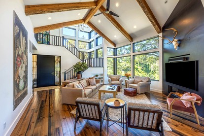 Pure Glamping Cottage with Breathtaking Views and Hot-tub in Hood River, Oregon - Hood River , Oregon - glamping.directory