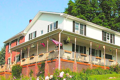 Luxury Suite Rental with a Hot Tub near Deep Creek Lake in Maryland - Oakland, Maryland - glamping.directory