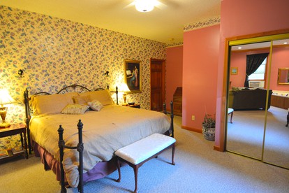 Luxury Suite Rental with a Hot Tub near Deep Creek Lake in Maryland - Oakland, Maryland - glamping.directory