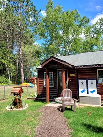 Incredible Lakeside Cabin with Barbecue in Hayward, Wisconsin - glamping.directory