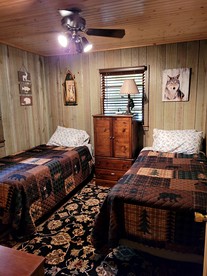 Incredible Lakeside Cabin with Barbecue in Hayward, Wisconsin - Hayward, Wisconsin - glamping.directory