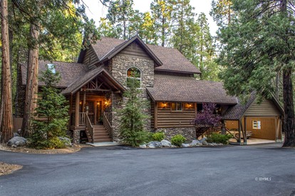 Stunning Log Cabin Retreat for Forest Glamping Escapes in Idyllwild, California - glamping.directory