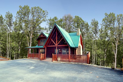Luxury Cabin Getaway Ideal for the Whole Family in Gatlinburg, East Tennessee - glamping.directory