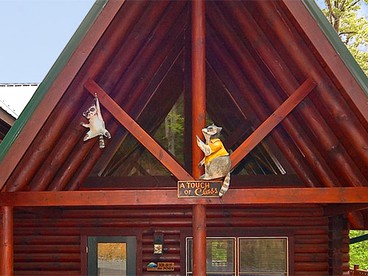 Luxury Cabin Getaway Ideal for the Whole Family in Gatlinburg, East Tennessee - Gatlinburg, Tennessee - glamping.directory