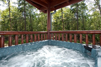 Luxury Cabin Getaway Ideal for the Whole Family in Gatlinburg, East Tennessee - Gatlinburg, Tennessee - glamping.directory