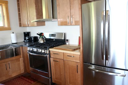 Romantic Lakefront Accommodation with Mountain Views on Lake Champlain in Vermont - Colchester, Vermont - glamping.directory
