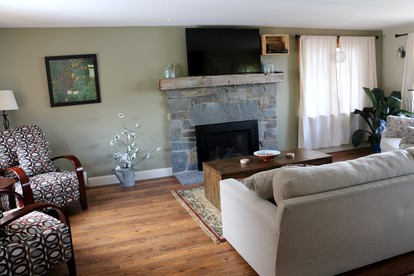 Romantic Lakefront Accommodation with Mountain Views on Lake Champlain in Vermont - Colchester, Vermont - glamping.directory