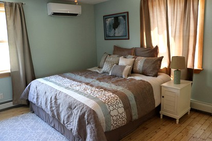 Romantic Lakefront Accommodation with Mountain Views on Lake Champlain in Vermont - Colchester, Vermont - glamping.directory