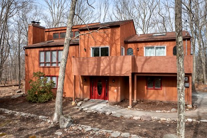 Spectacular Cabin with Game Room and Open Concept Interior in East Stroudsburg, Pennsylvania - glamping.directory