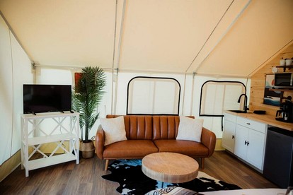 Gorgeous Safari Tent with Sauna Perfect for a Couple Retreat in Kentucky - Cadiz, Kentucky - glamping.directory