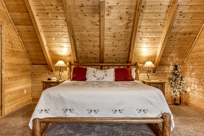 Lovely Cabin Retreat with Jacuzzi and Game Space in Tennessee - Pigeon Forge, Tennessee - glamping.directory