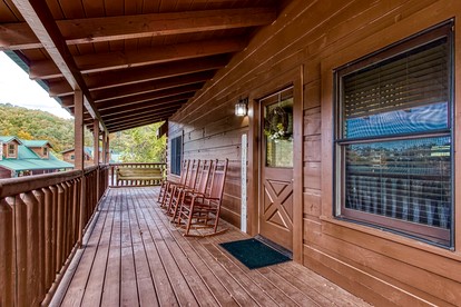Lovely Cabin Retreat with Jacuzzi and Game Space in Tennessee - Pigeon Forge, Tennessee - glamping.directory