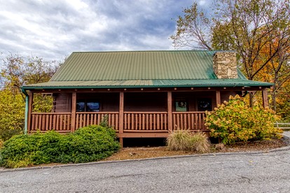Lovely Cabin Retreat with Jacuzzi and Game Space in Tennessee - Pigeon Forge, Tennessee - glamping.directory
