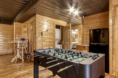 Lovely Cabin Retreat with Jacuzzi and Game Space in Tennessee - Pigeon Forge, Tennessee - glamping.directory