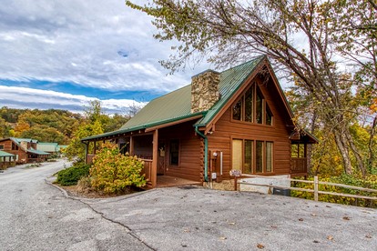 Lovely Cabin Retreat with Jacuzzi and Game Space in Tennessee - glamping.directory