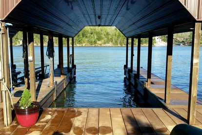 Spacious Rental with Incredible Views for a Group Vacation in Royal, Arkansas - Royal, Arkansas - glamping.directory