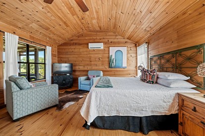 Pet-Friendly Cabin with Sweeping Views Overlooking Fredericksburg, Texas - glamping.directory