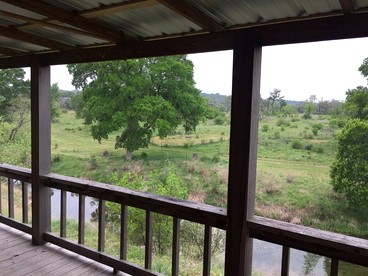 Pet-Friendly Cabin with Sweeping Views Overlooking Fredericksburg, Texas - Fredericksburg, Texas - glamping.directory