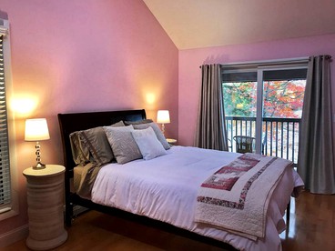 Lakefront Cottage Getaway with a Dock in Milton, New Hampshire - Milton, New Hampshire - glamping.directory