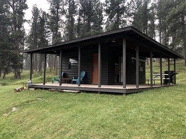 Cute Creek-Side Cabin Nestled by Mount Rushmore in Rapid City - Rapid City, South Dakota - glamping.directory