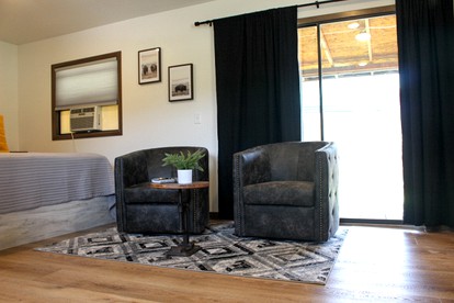 Cute Creek-Side Cabin Nestled by Mount Rushmore in Rapid City - Rapid City, South Dakota - glamping.directory