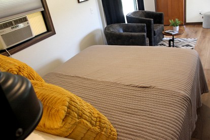 Cute Creek-Side Cabin Nestled by Mount Rushmore in Rapid City - Rapid City, South Dakota - glamping.directory