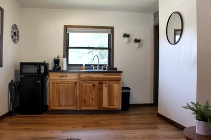 Cute Creek-Side Cabin Nestled by Mount Rushmore in Rapid City - Rapid City, South Dakota - glamping.directory