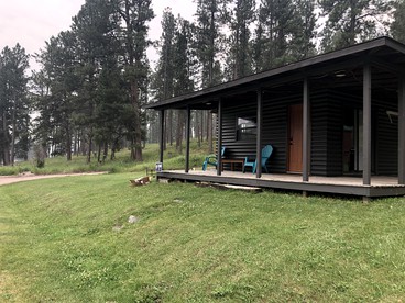 Cute Creek-Side Cabin Nestled by Mount Rushmore in Rapid City - Rapid City, South Dakota - glamping.directory