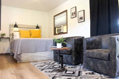 Cute Creek-Side Cabin Nestled by Mount Rushmore in Rapid City - Rapid City, South Dakota - glamping.directory