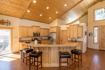 Spectacular Cabin with Foosball and Pool Table in California - Big Bear Lake, California - glamping.directory