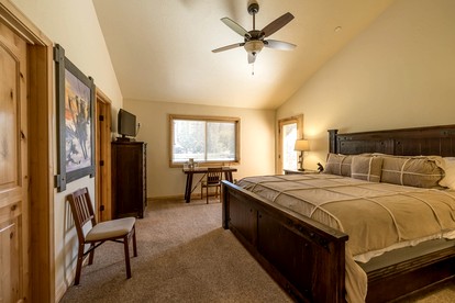 Spectacular Cabin with Foosball and Pool Table in California - Big Bear Lake, California - glamping.directory